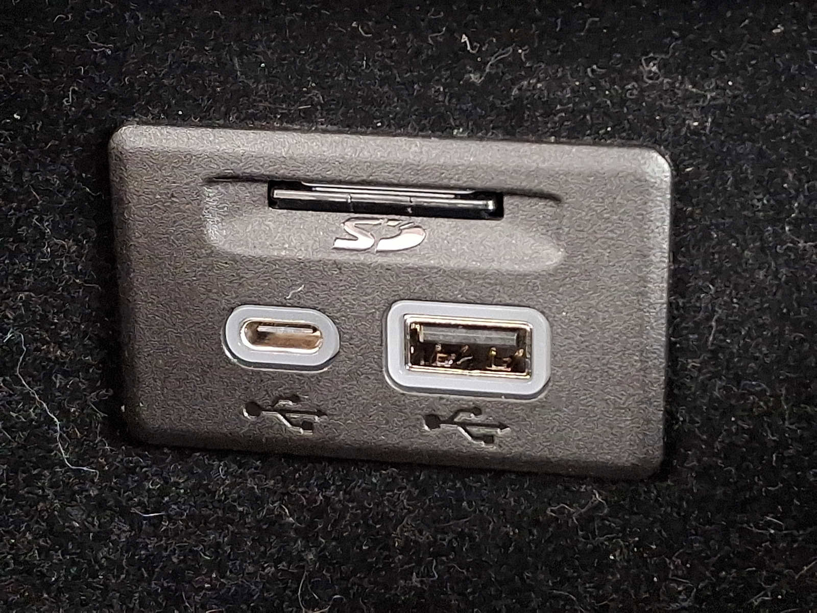 Certified 2023 Cadillac XT4 Luxury w/ Cold Weather Package image 35