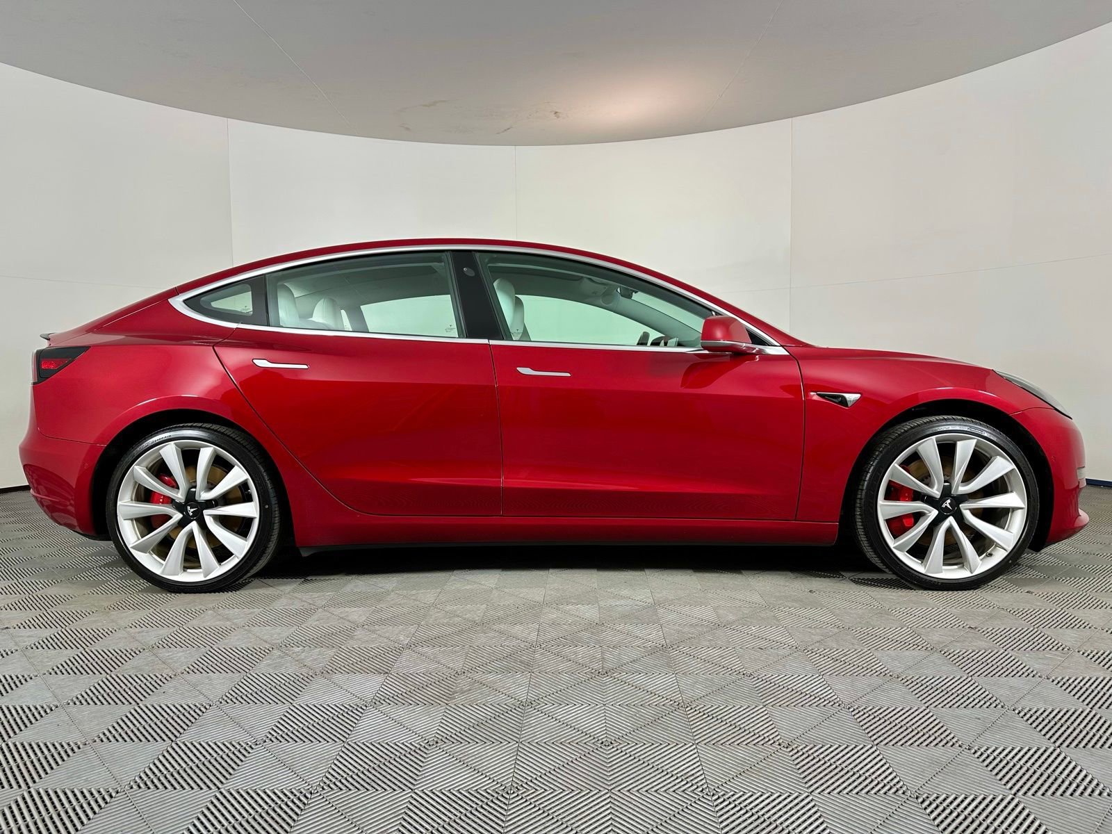 Used 2018 Tesla Model 3 Long Range AWD/4WD image 28