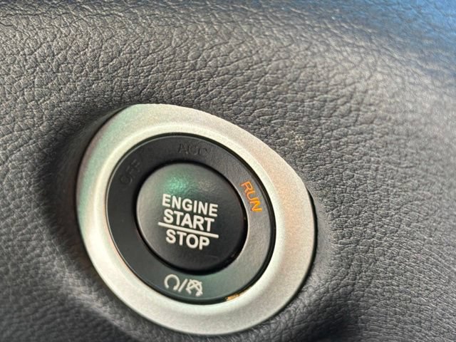 Used 2025 Chrysler Pacifica Limited FWD image 27