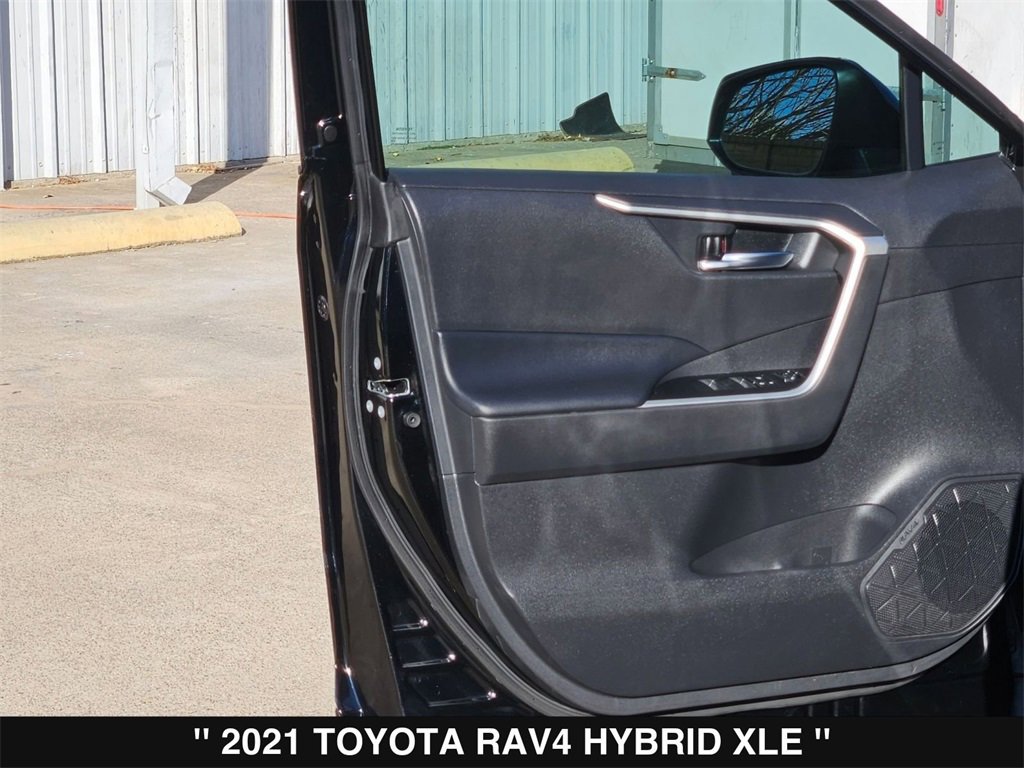 Used 2021 Toyota RAV4 XLE w/ Convenience Package image 14