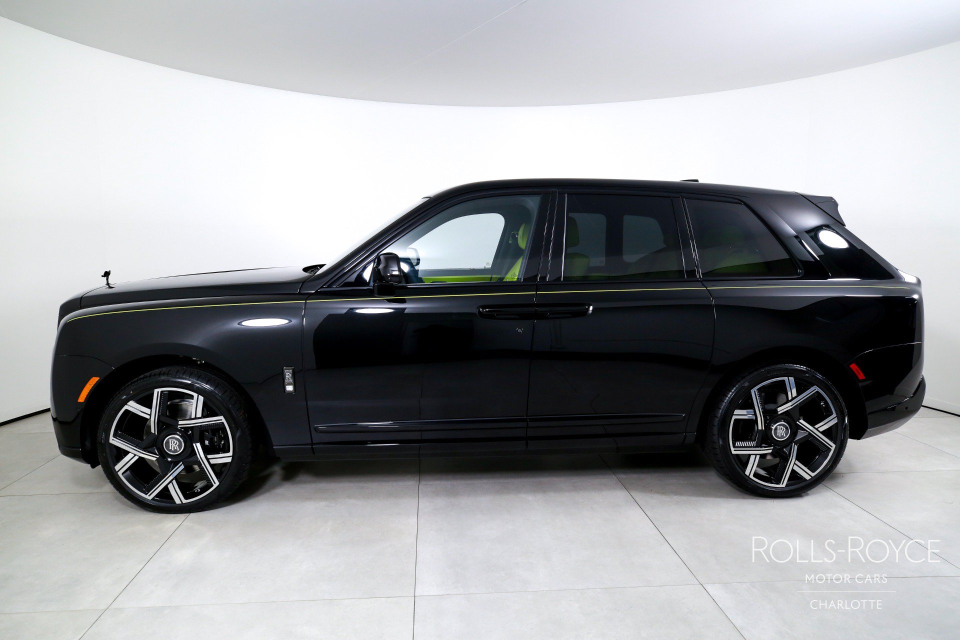 New 2027 Rolls-Royce Cullinan Black Badge AWD/4WD image 3