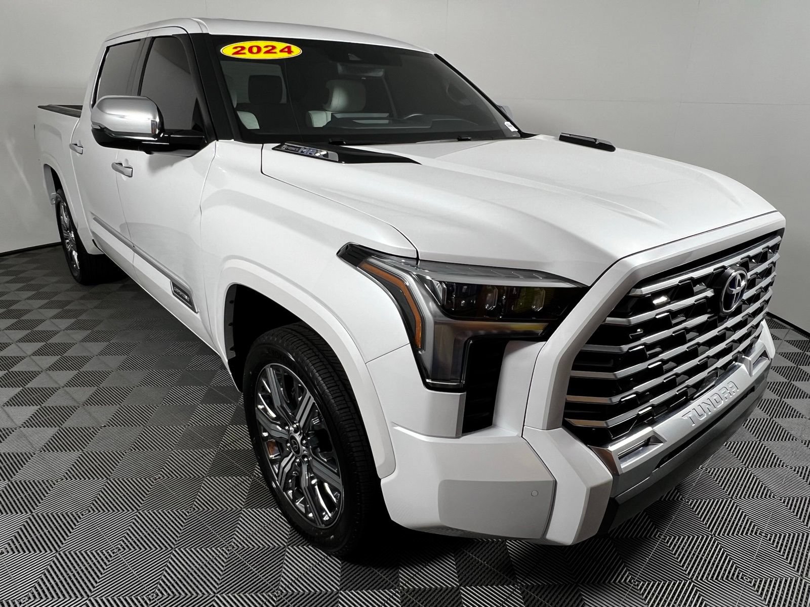 Used 2024 Toyota Tundra Capstone AWD/4WD image 3