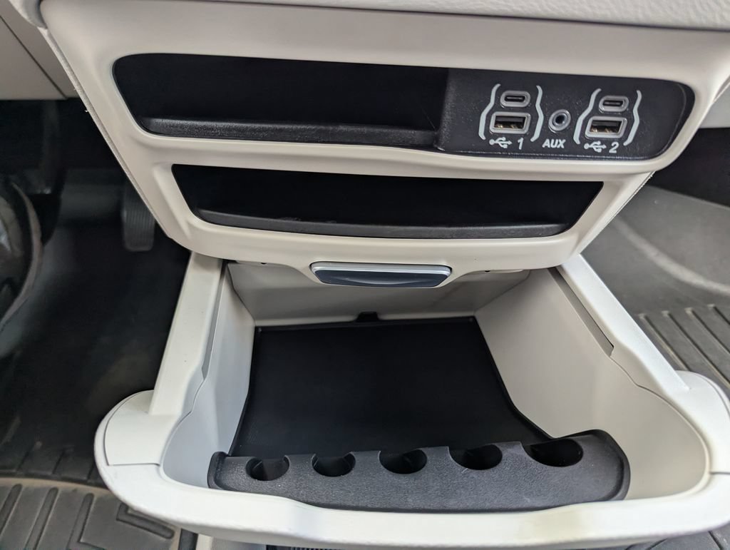 Used 2023 Chrysler Pacifica Touring-L FWD image 20