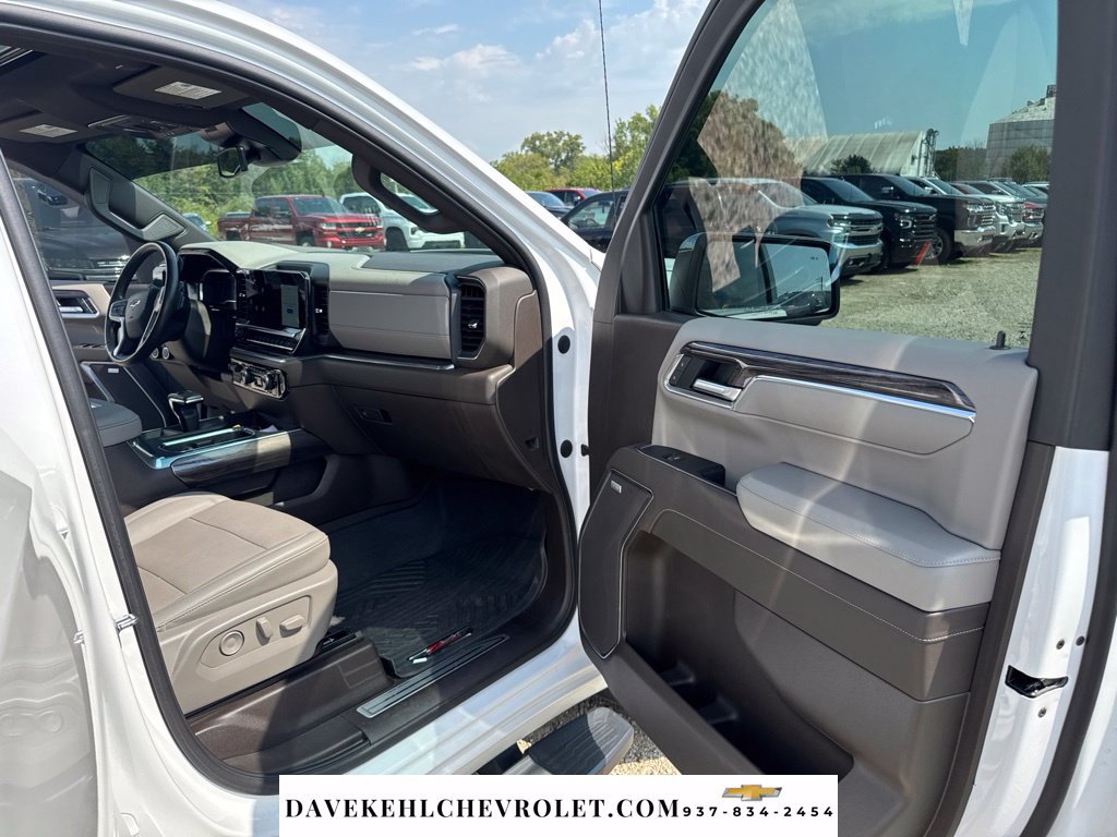Used 2022 Chevrolet Silverado 1500 LTZ w/ LTZ Premium Package AWD/4WD image 27