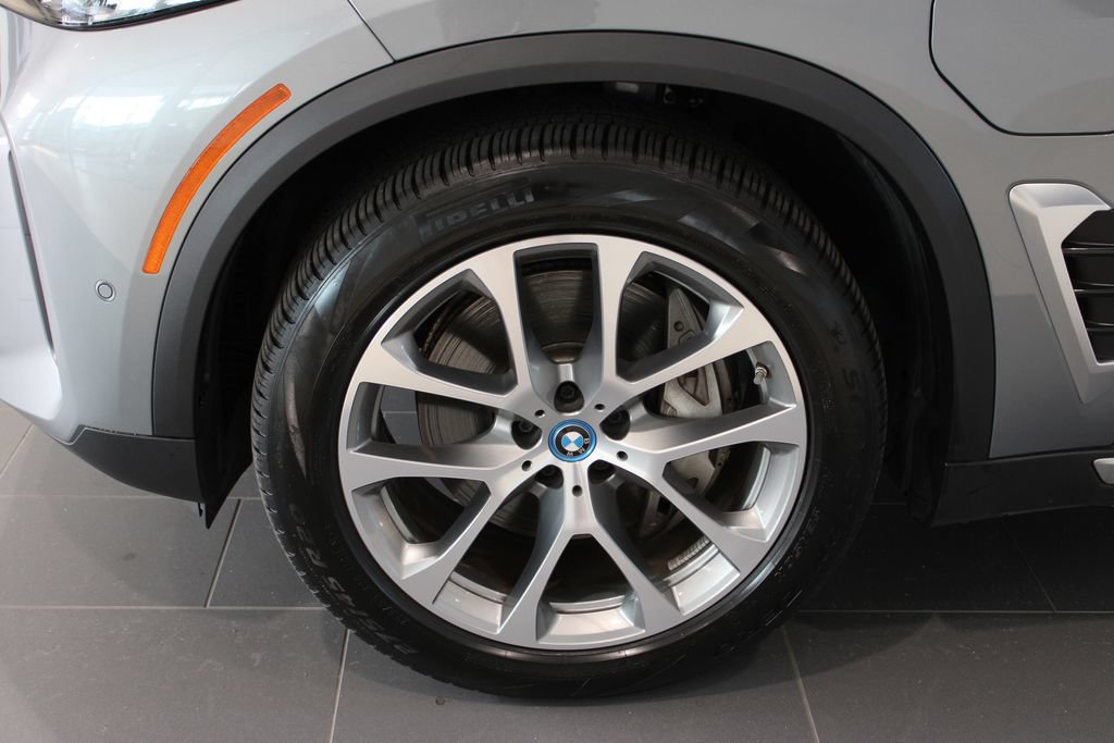 Used 2025 BMW X5 xDrive50e AWD/4WD image 29