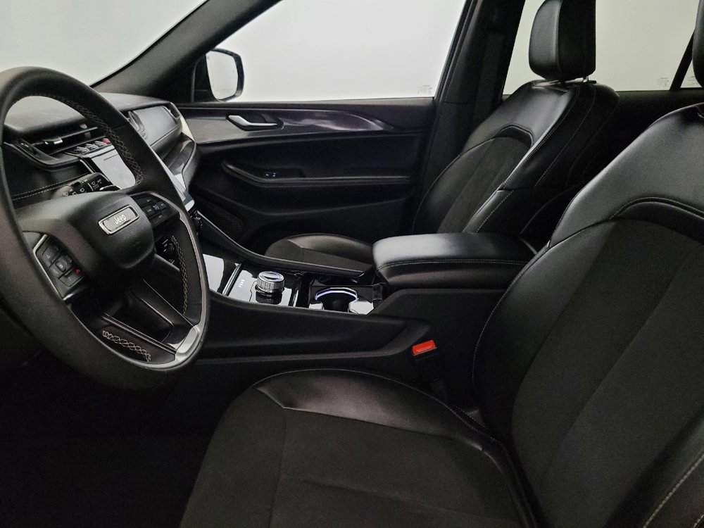Used 2023 Jeep Grand Cherokee Altitude AWD/4WD image 17