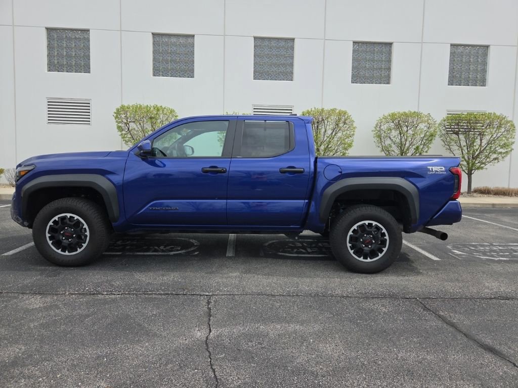 Used 2024 Toyota Tacoma TRD Off-Road AWD/4WD image 5