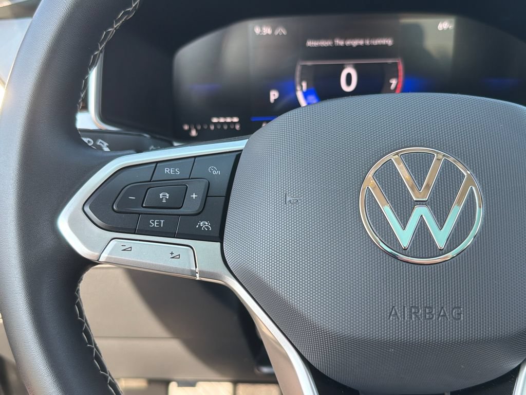 Certified 2025 Volkswagen Taos SE AWD/4WD image 13
