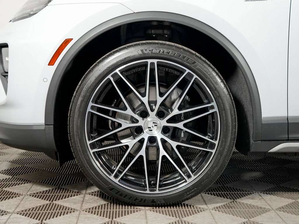 Certified 2026 Porsche Macan 4 Electric AWD/4WD image 40
