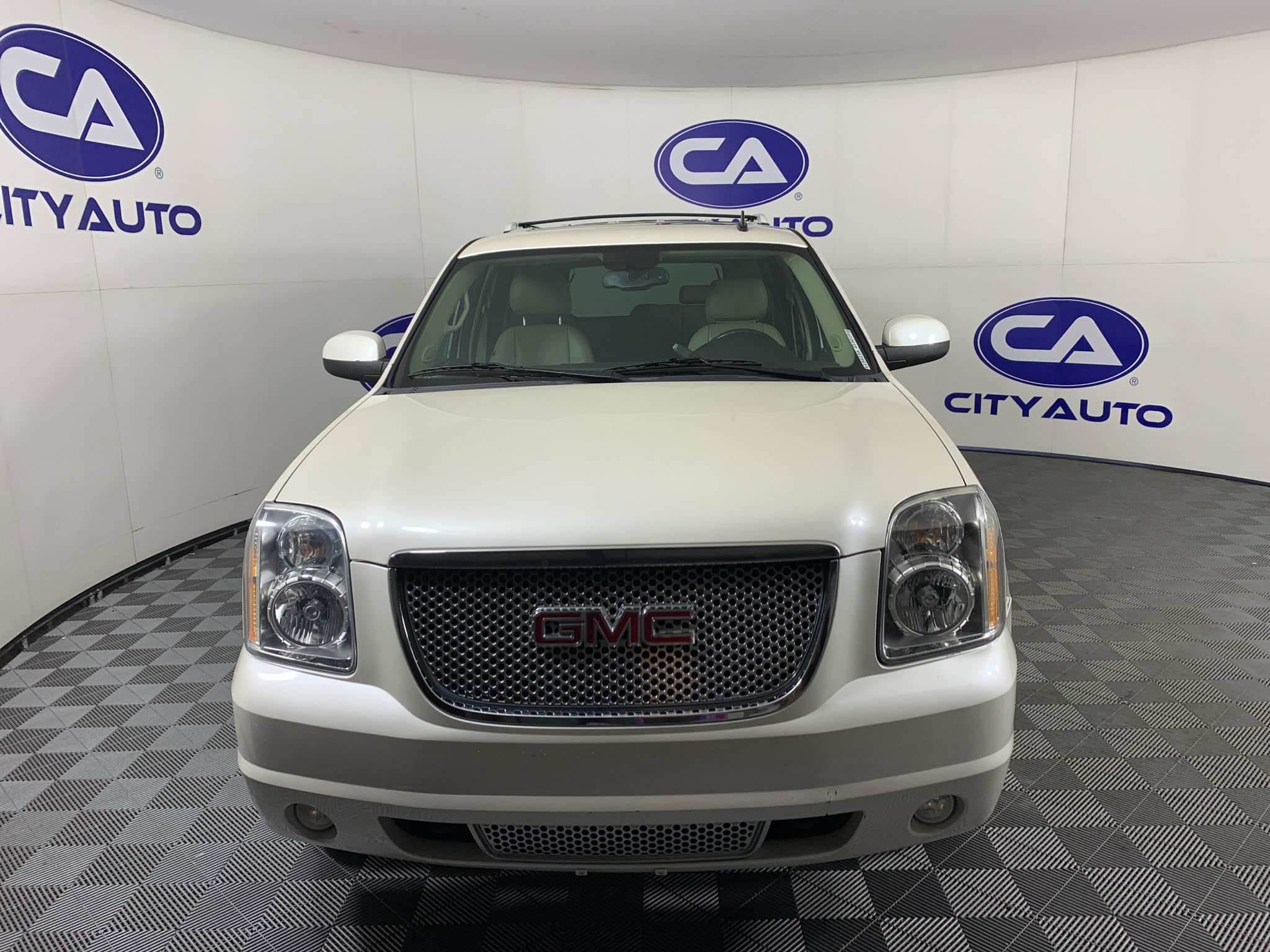 Used 2014 GMC Yukon Denali RWD image 9