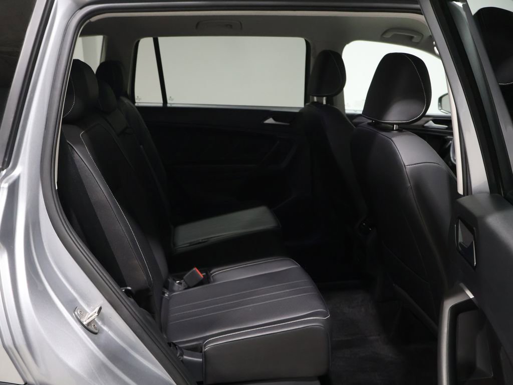 Used 2024 Volkswagen Tiguan SE image 19