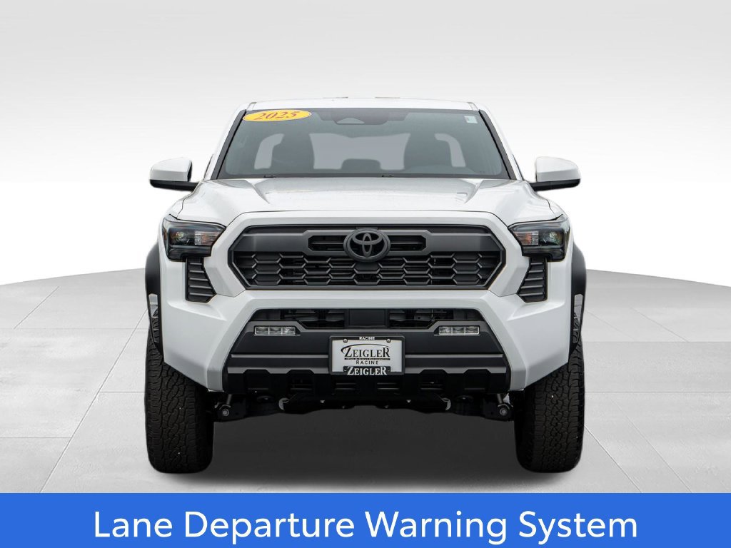 Certified 2025 Toyota Tacoma TRD Off-Road AWD/4WD image 2