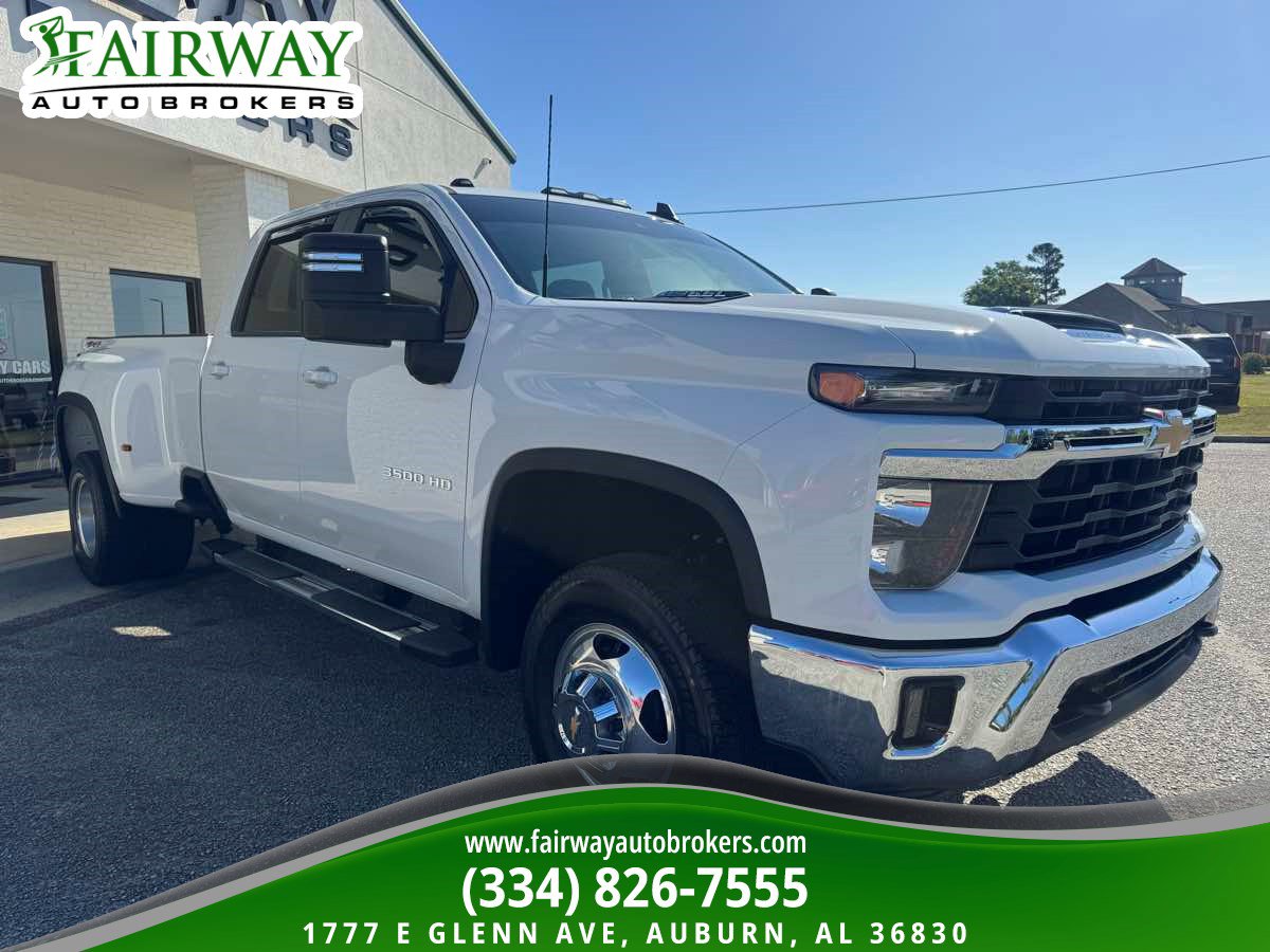 Used 2024 Chevrolet Silverado 3500 LT w/ Convenience Package image 4