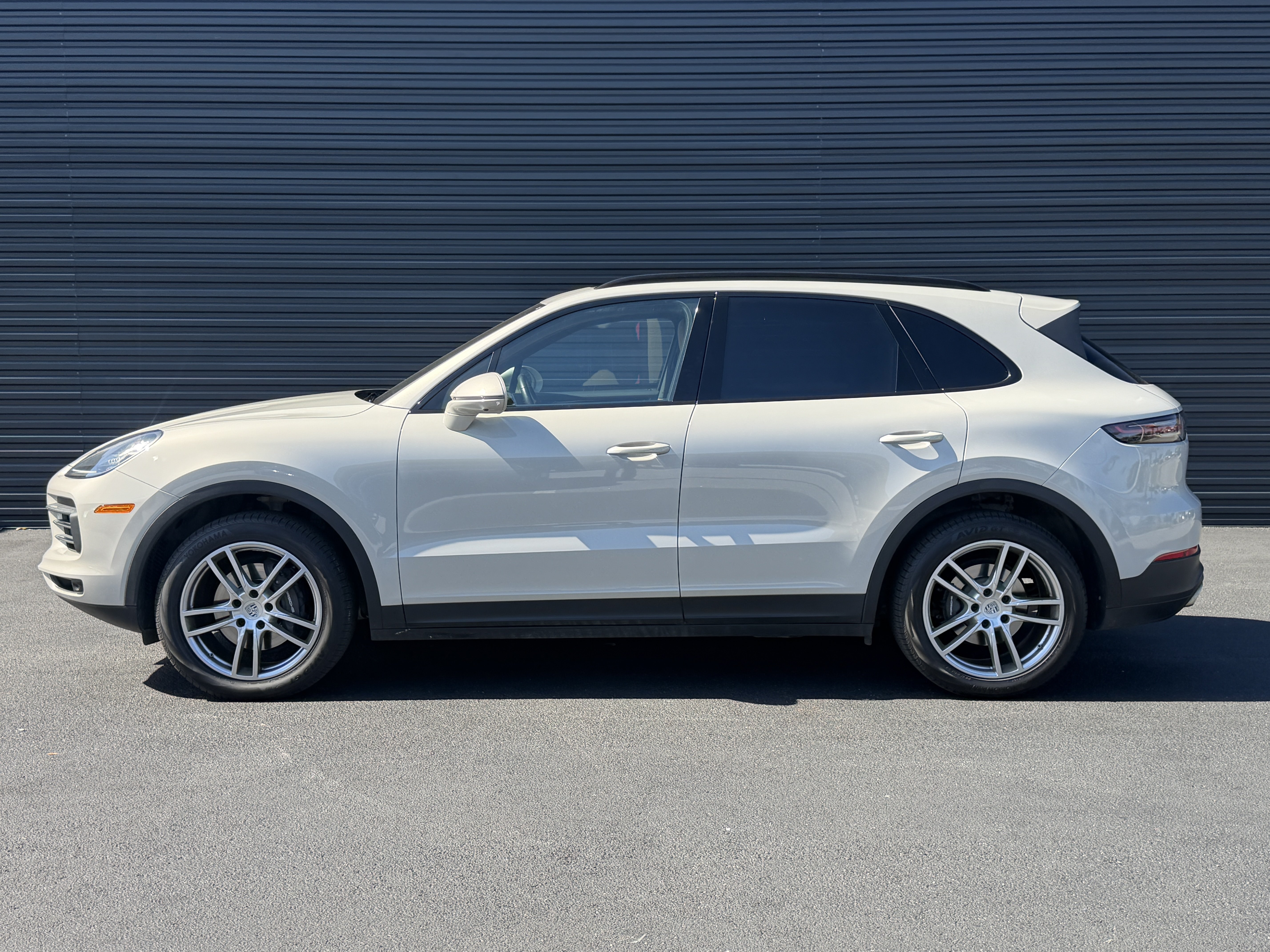 Used 2020 Porsche Cayenne AWD/4WD image 2