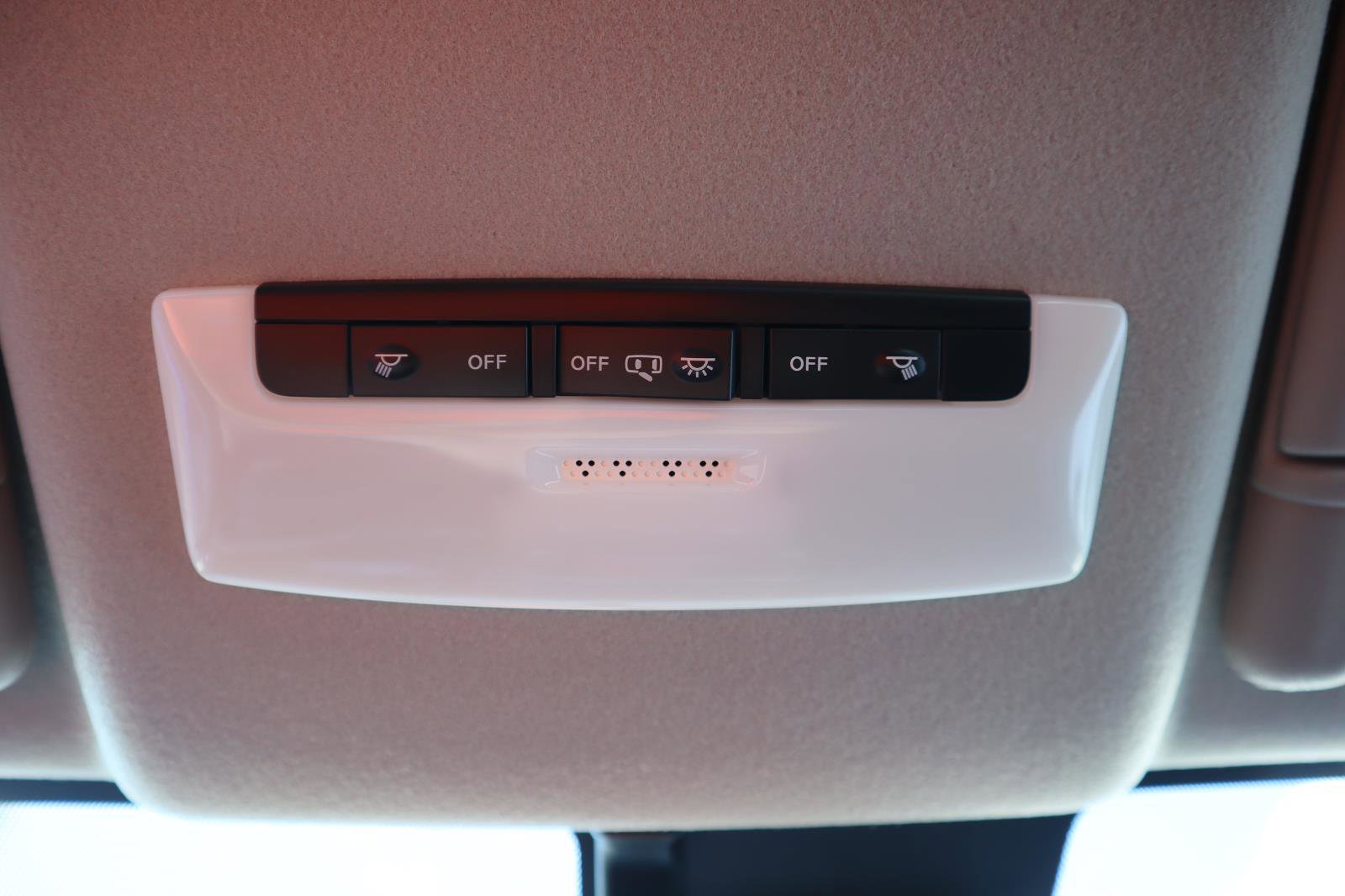 Used 2025 Nissan Versa S w/ Trunk Package image 25