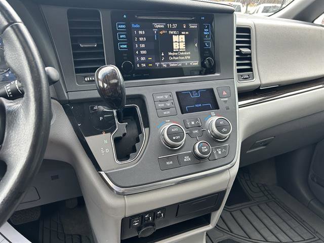 Used 2017 Toyota Sienna XLE image 15