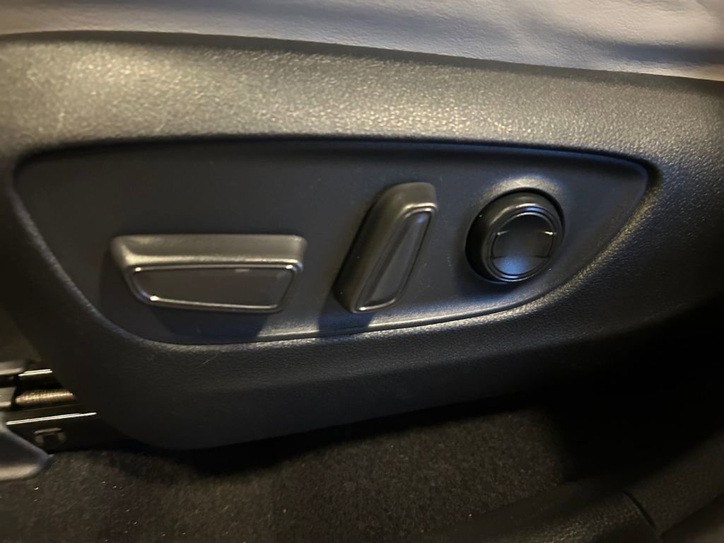 Used 2021 Toyota RAV4 Limited image 20