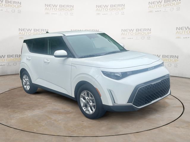 Used 2025 Kia Soul LX w/ LX Technology Package FWD image 7
