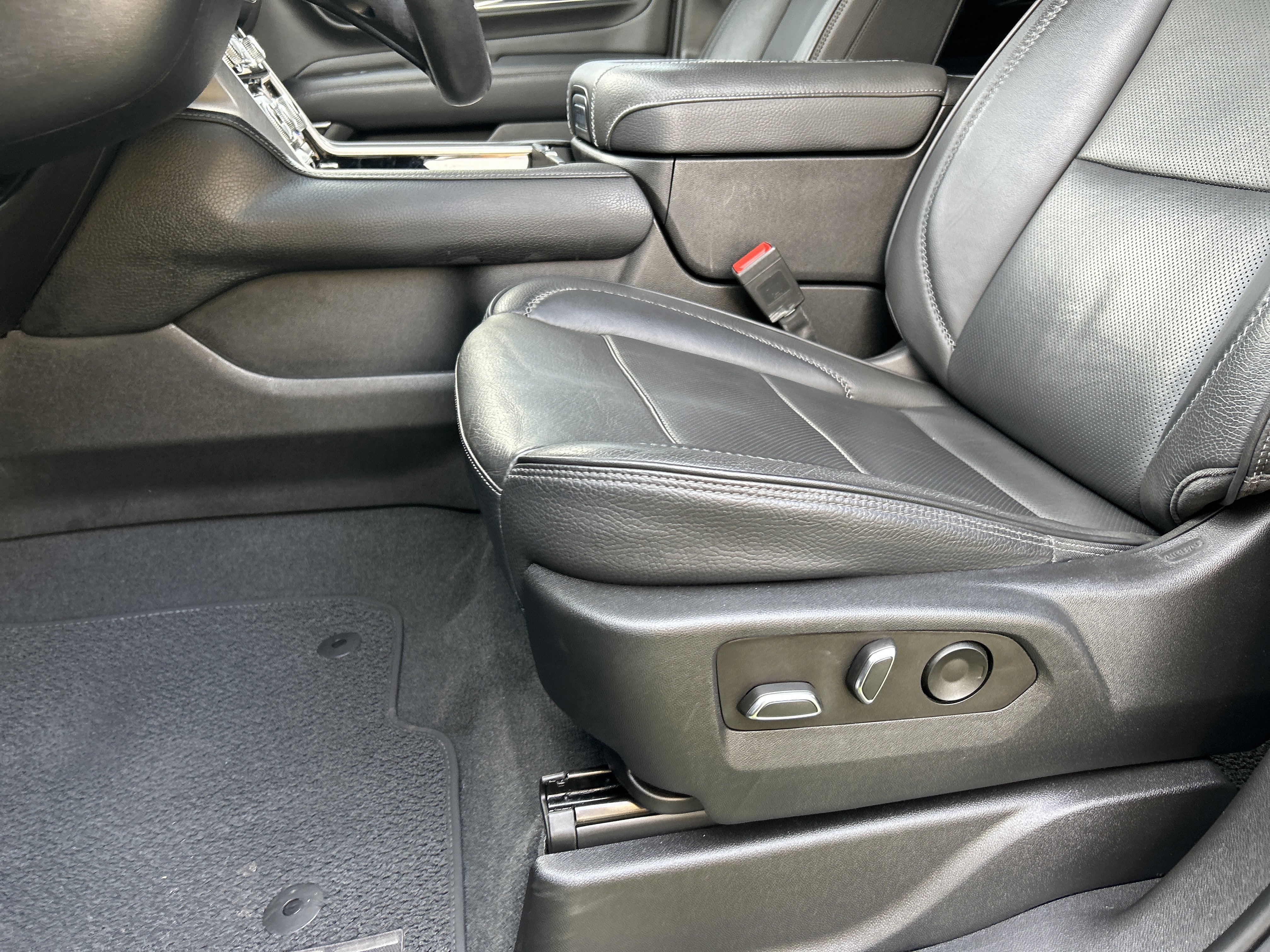 Certified 2022 GMC Yukon XL Denali image 11