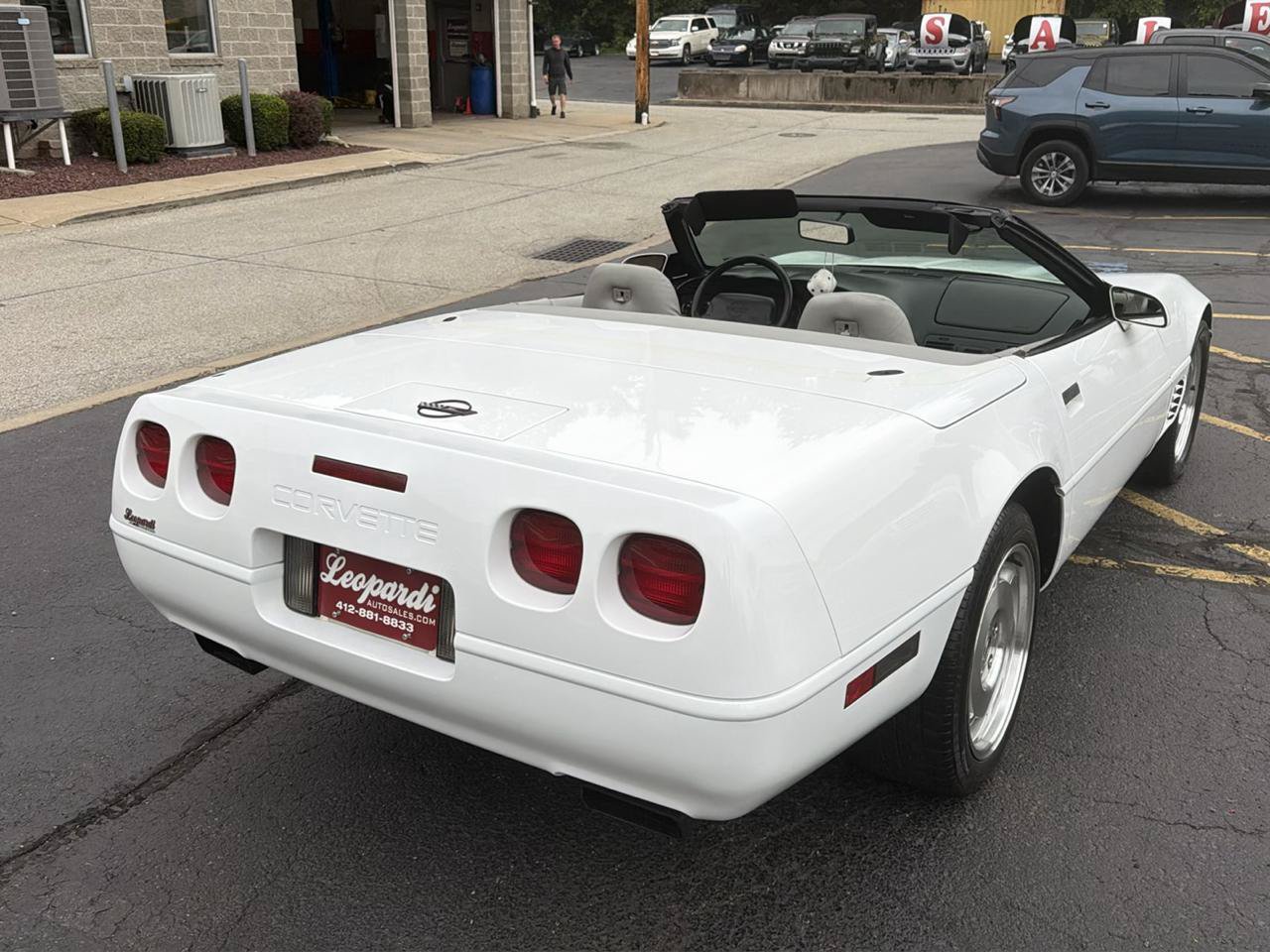 Used 1996 Chevrolet Corvette Convertible RWD image 11