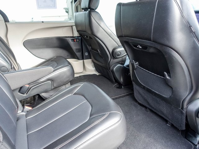 Used 2023 Chrysler Pacifica Touring-L image 14