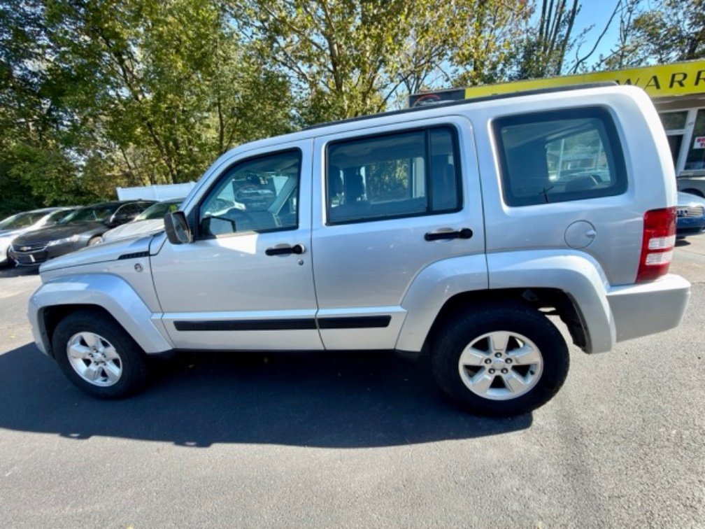 Used 2012 Jeep Liberty Sport AWD/4WD image 6
