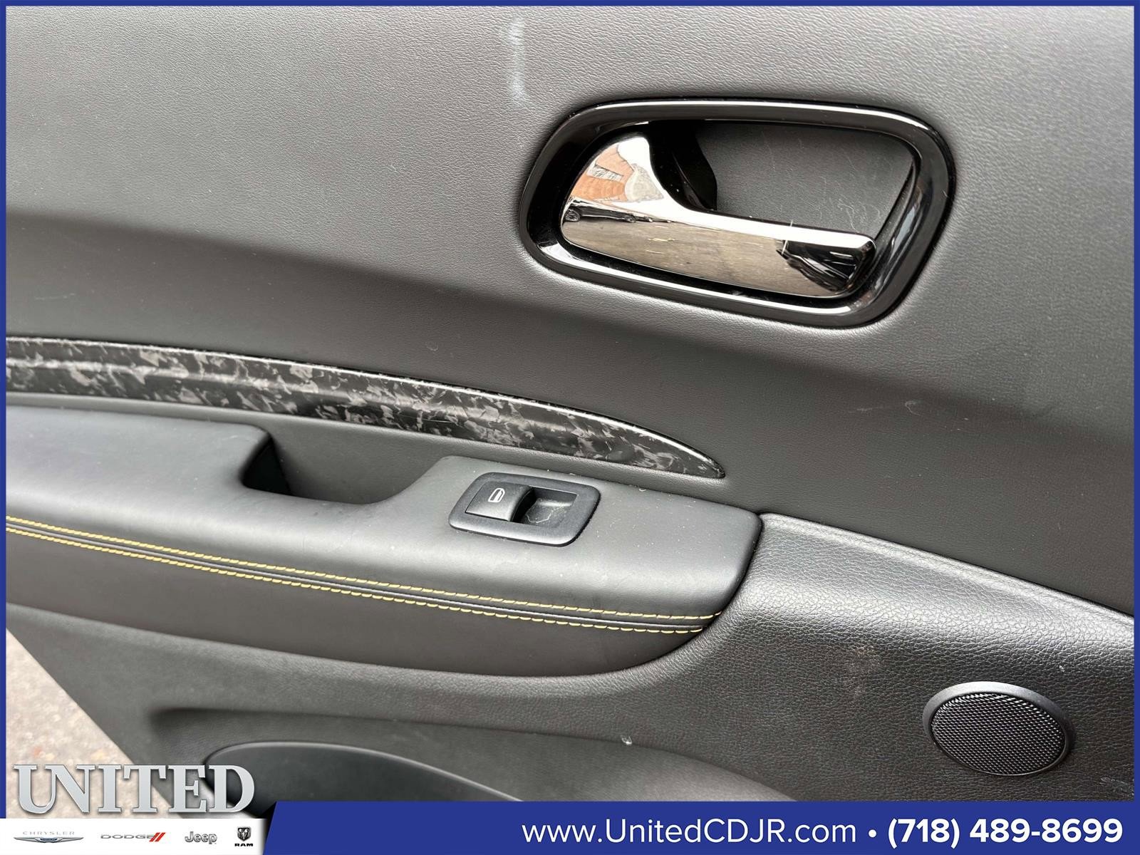 Used 2023 Dodge Durango R/T w/ Hemi Orange Plus Package image 25