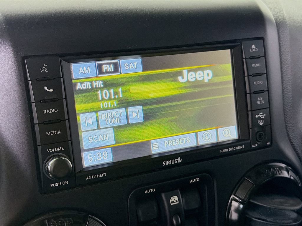 Used 2017 Jeep Wrangler Unlimited Sahara image 15