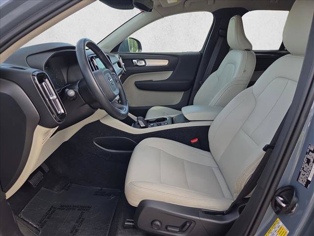 Used 2021 Volvo XC40 T4 Momentum FWD image 23