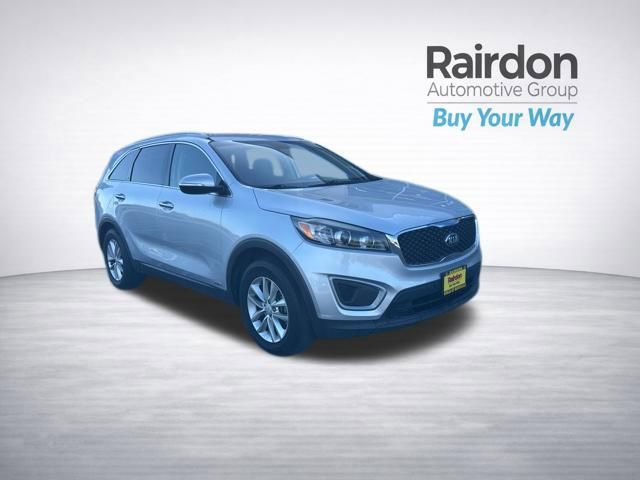 Used 2017 Kia Sorento LX w/ LX Convenience Package image 1