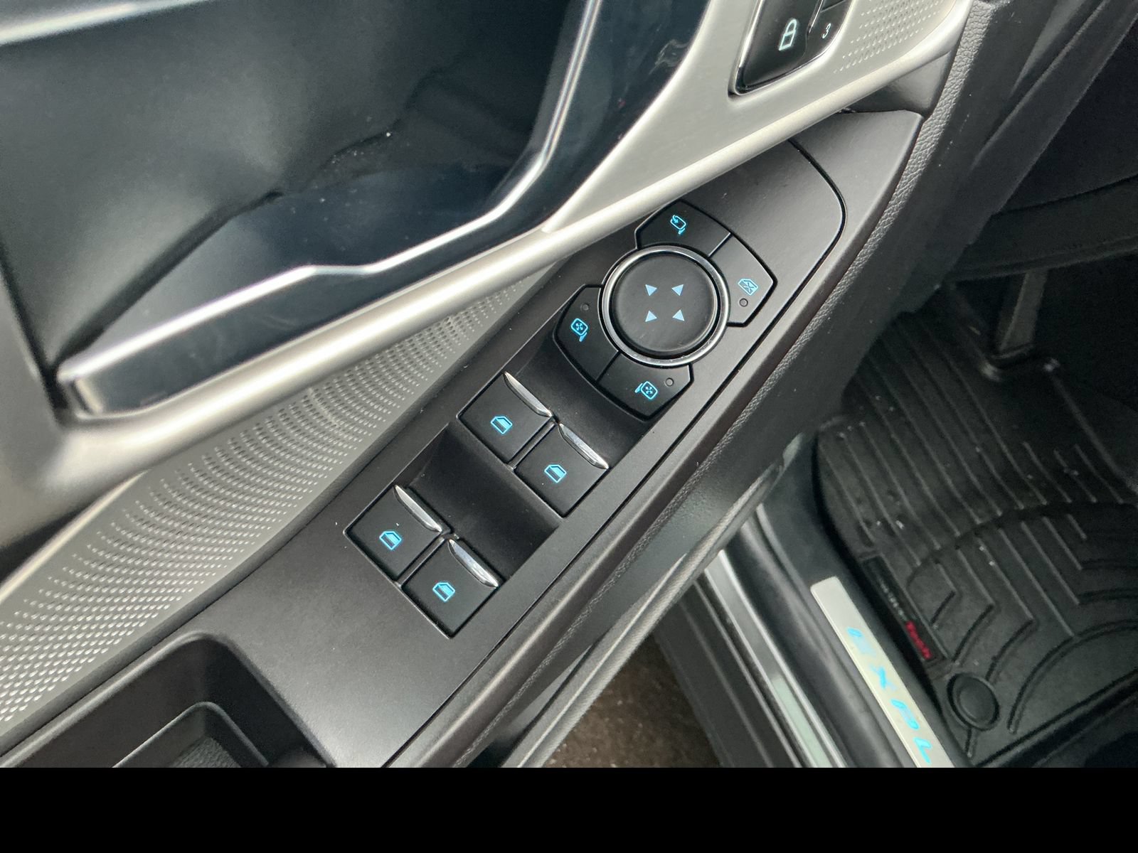 Used 2020 Ford Explorer Platinum w/ Premium Technology Package AWD/4WD image 12