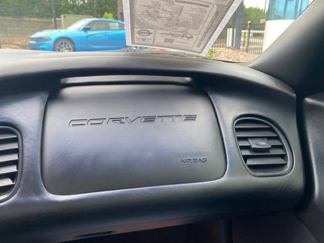 Used 2003 Chevrolet Corvette Coupe w/ Preferred Equipment Group RWD image 19