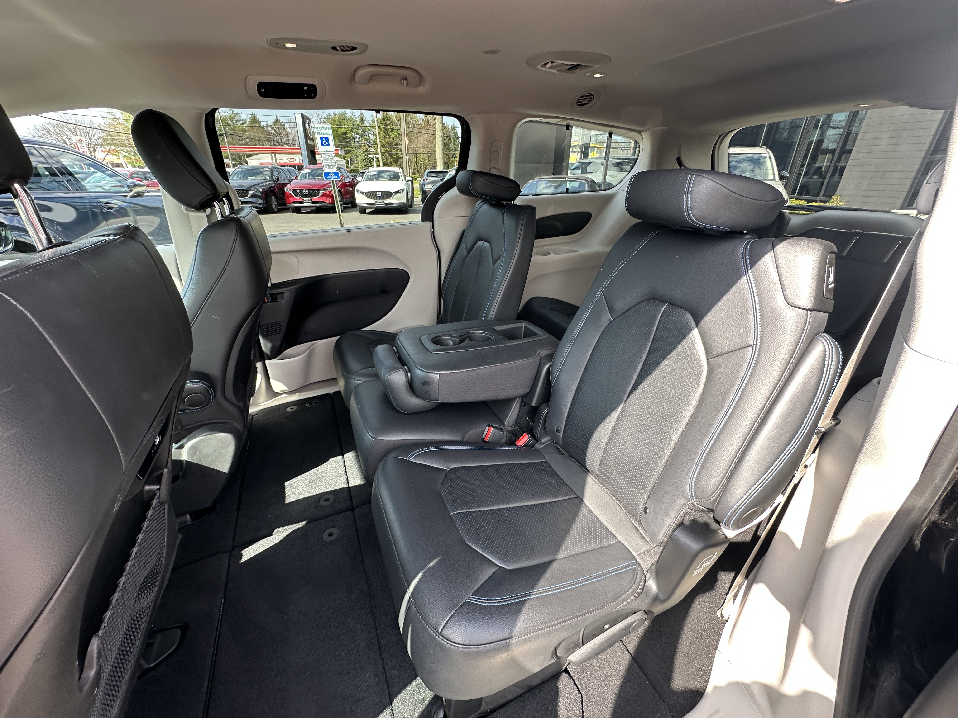 Used 2021 Chrysler Pacifica Touring-L image 30
