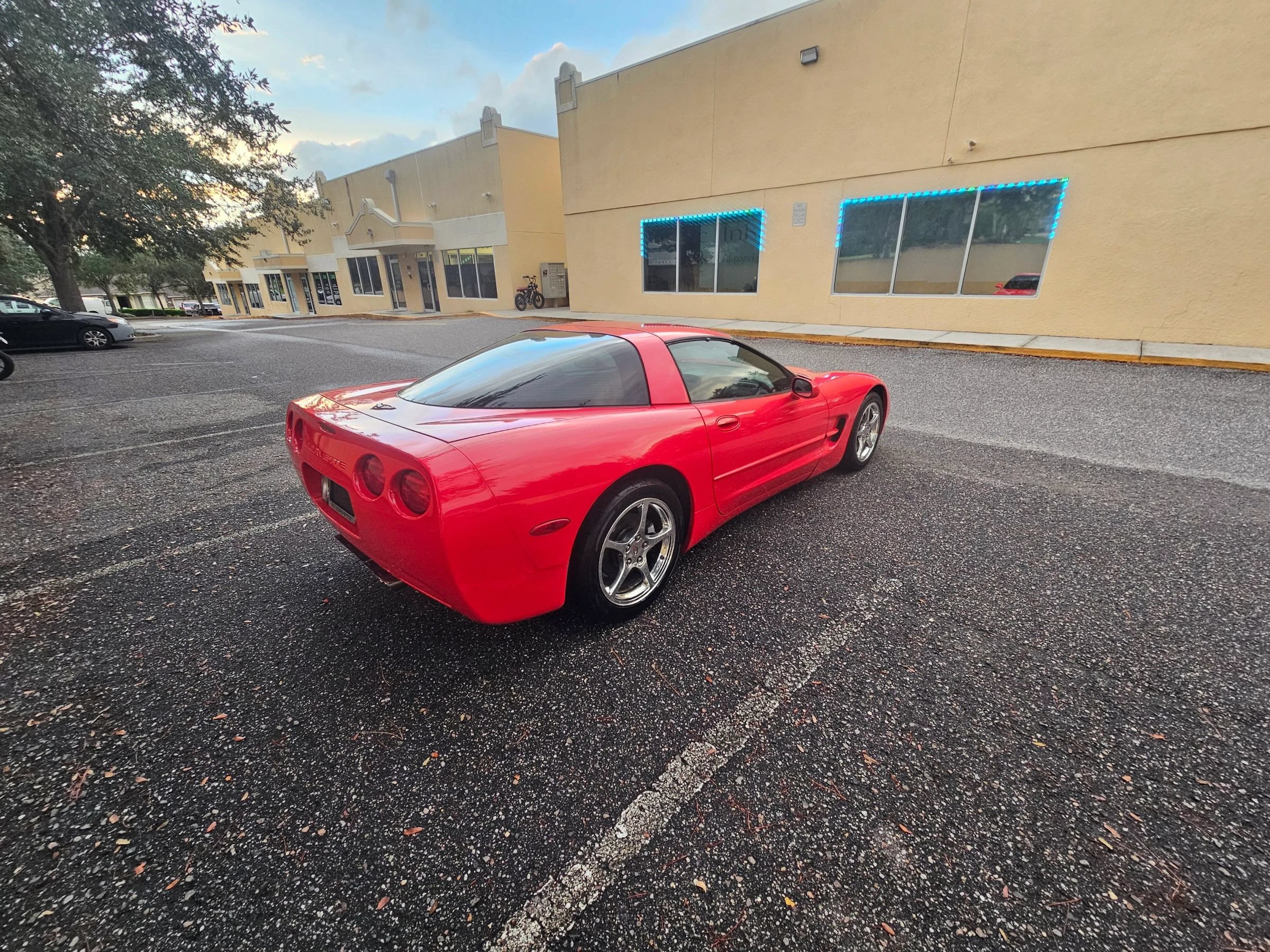Used 2002 Chevrolet Corvette Coupe w/ Preferred Equipment Group2 RWD image 16