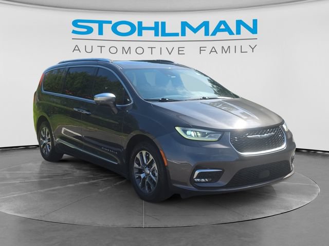 Used 2021 Chrysler Pacifica Pinnacle FWD image 3
