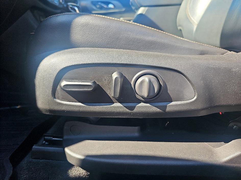 Used 2021 Chevrolet Traverse Premier w/ Redline Edition image 15