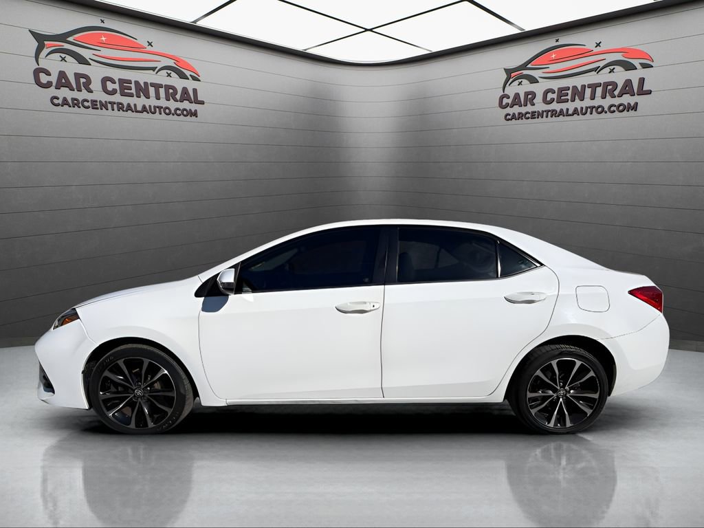 Used 2017 Toyota Corolla SE image 2