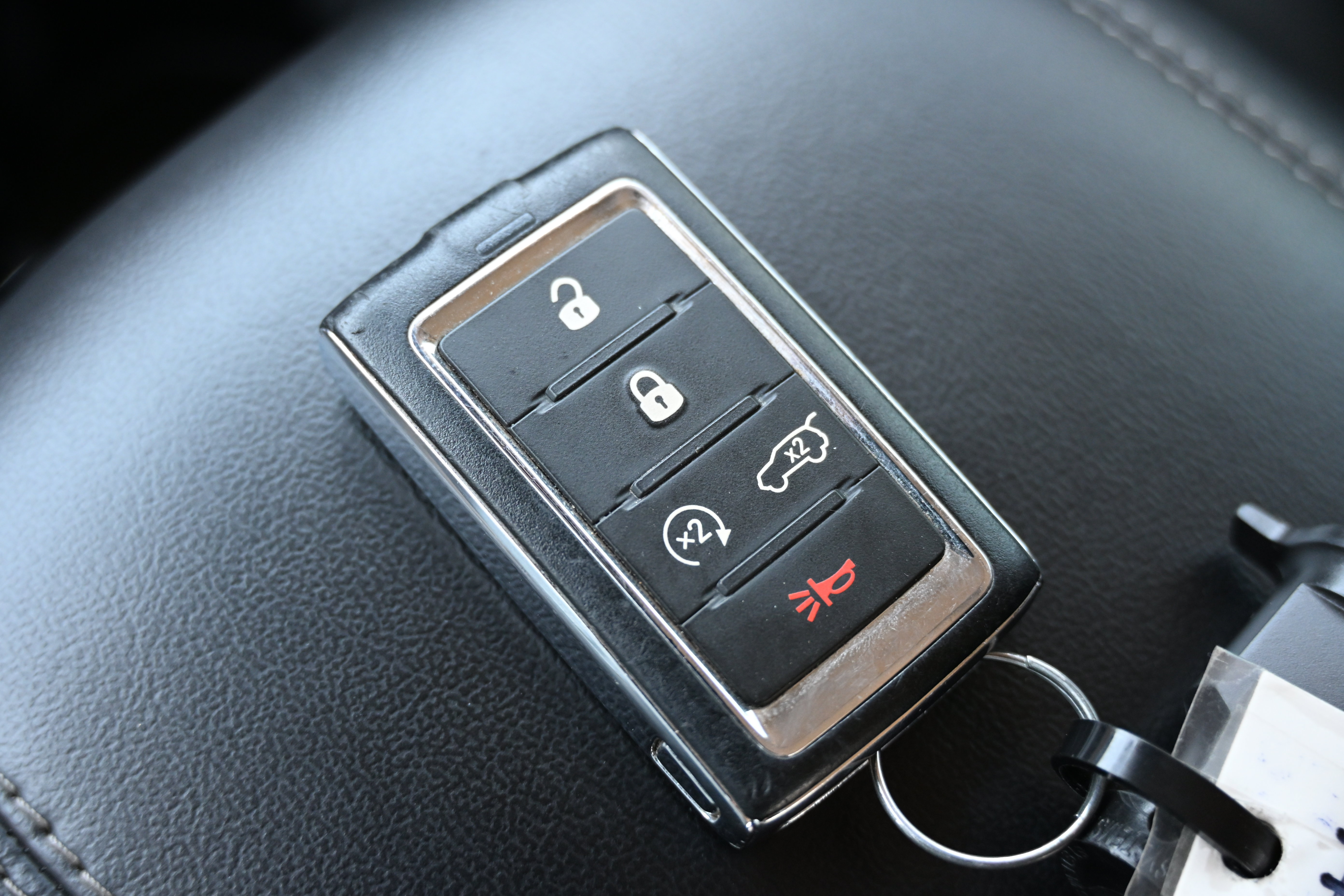 Used 2023 Jeep Grand Cherokee Limited AWD/4WD image 41