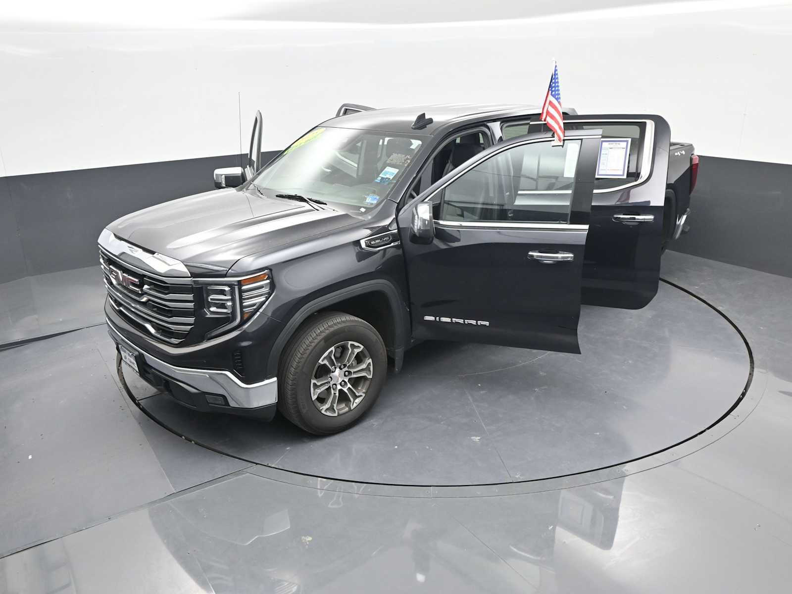 Used 2025 GMC Sierra 1500 SLT AWD/4WD image 29