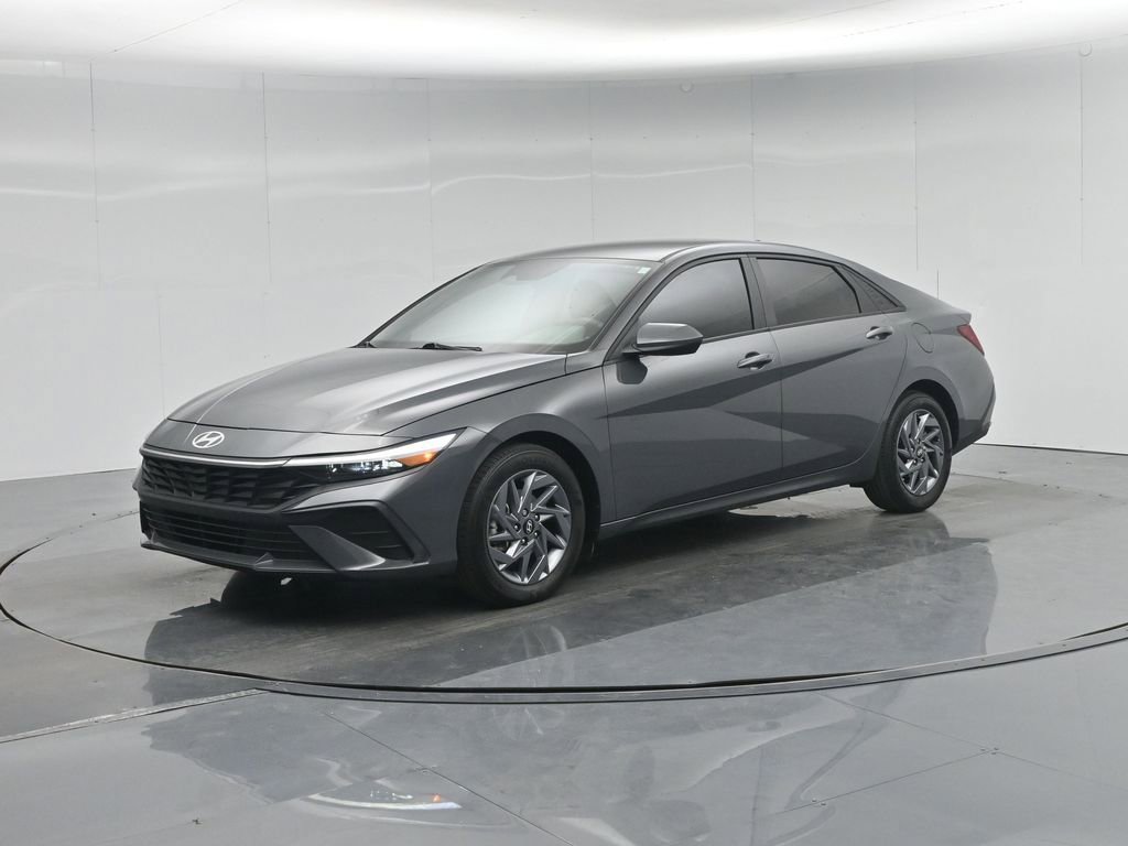 Used 2024 Hyundai Elantra SEL image 31