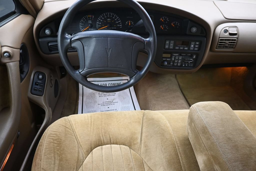 Used 1995 Pontiac Bonneville SE FWD image 14