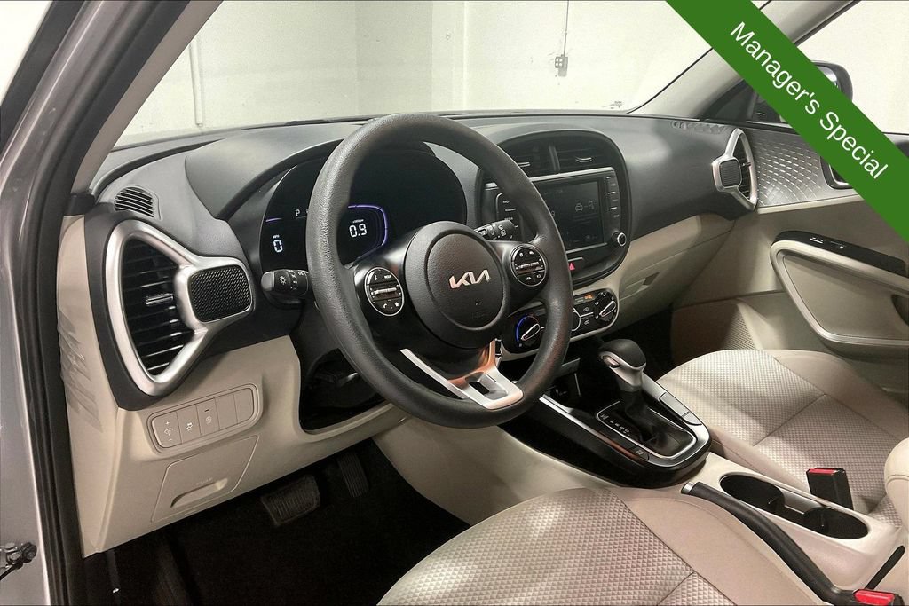 Used 2025 Kia Soul LX w/ LX Technology Package FWD image 16