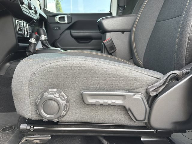 Used 2025 Jeep Wrangler Unlimited Sport AWD/4WD image 17