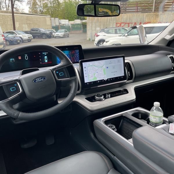 Used 2025 Ford Expedition Active AWD/4WD image 22