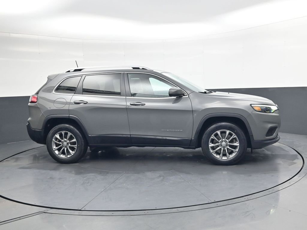 Used 2020 Jeep Cherokee Latitude Plus w/ Comfort/Convenience Group image 3