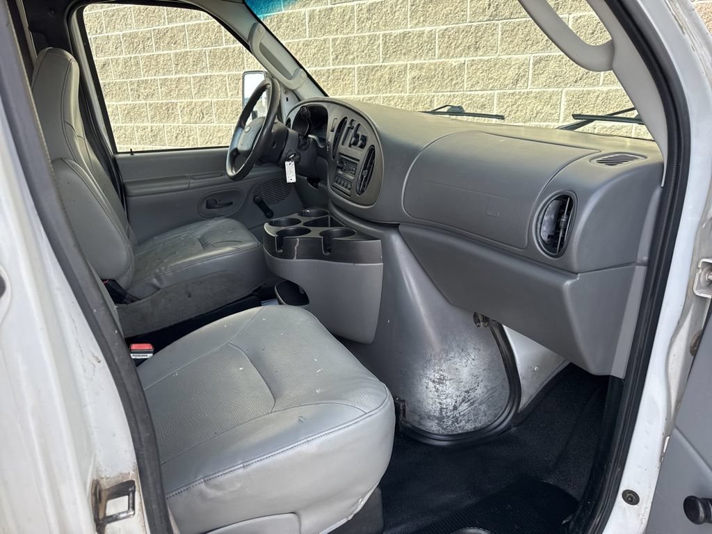 Used 2006 Ford E-350 and Econoline 350 Super Duty RWD image 15