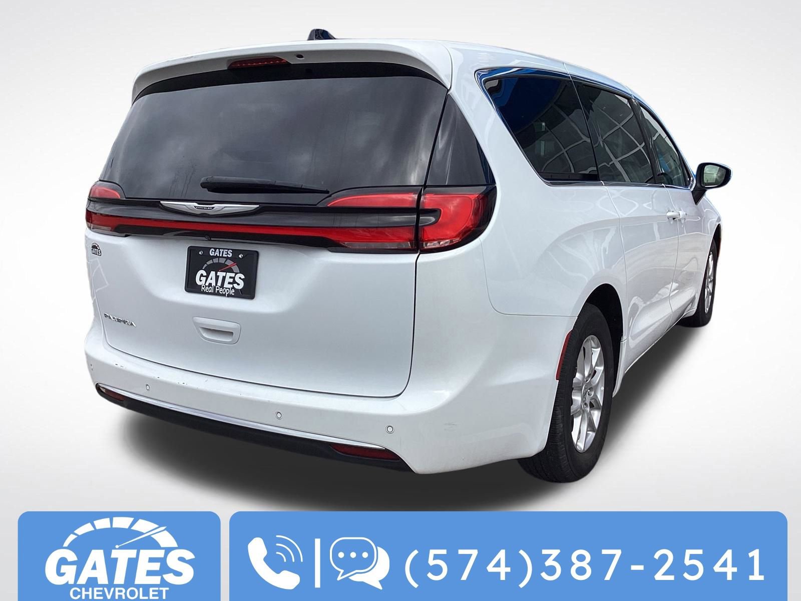 Used 2023 Chrysler Pacifica Touring-L FWD image 9