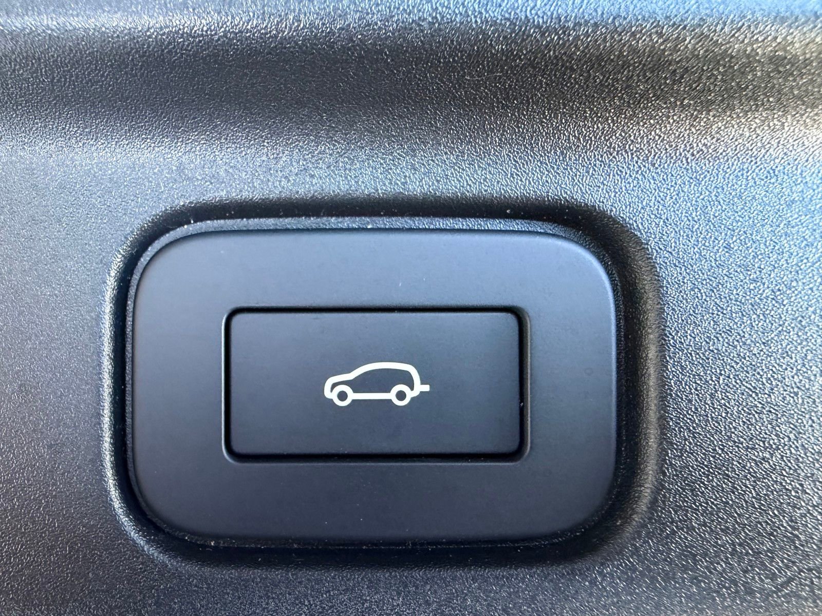 New 2026 Land Rover Range Rover SV image 36