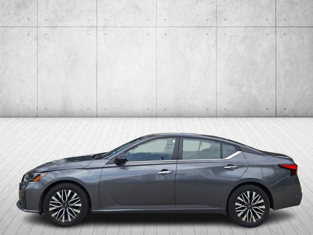 Used 2024 Nissan Altima 2.5 SV FWD image 9