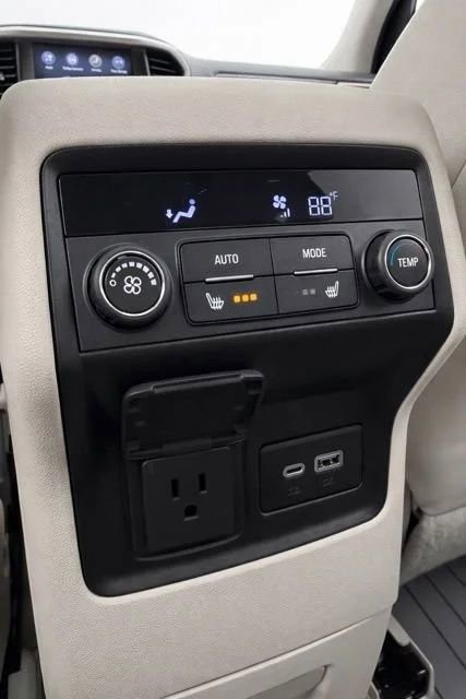 Used 2023 GMC Acadia Denali w/ Denali Ultimate Package AWD/4WD image 26